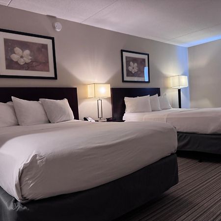 Ramada By Wyndham London Hotel Buitenkant foto