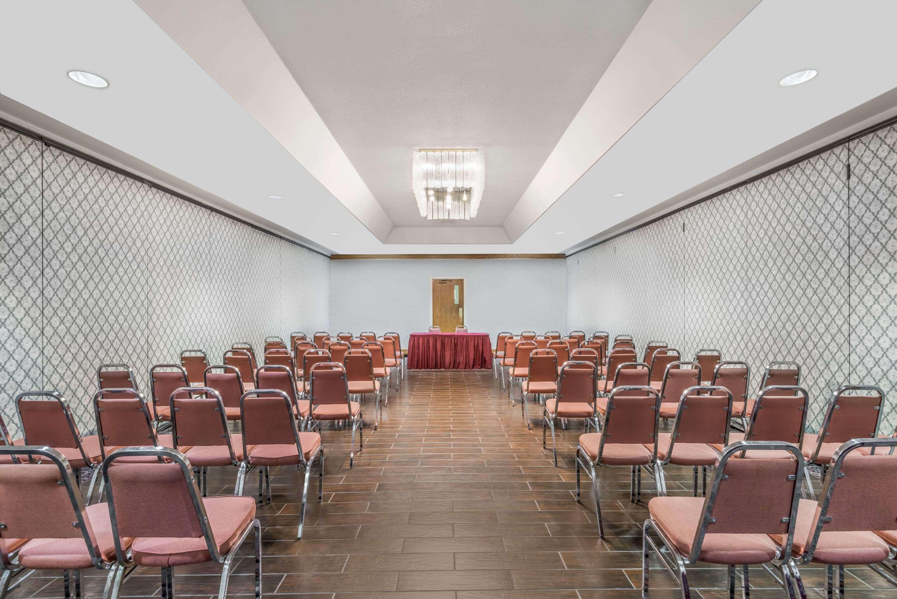 Ramada By Wyndham London Hotel Buitenkant foto