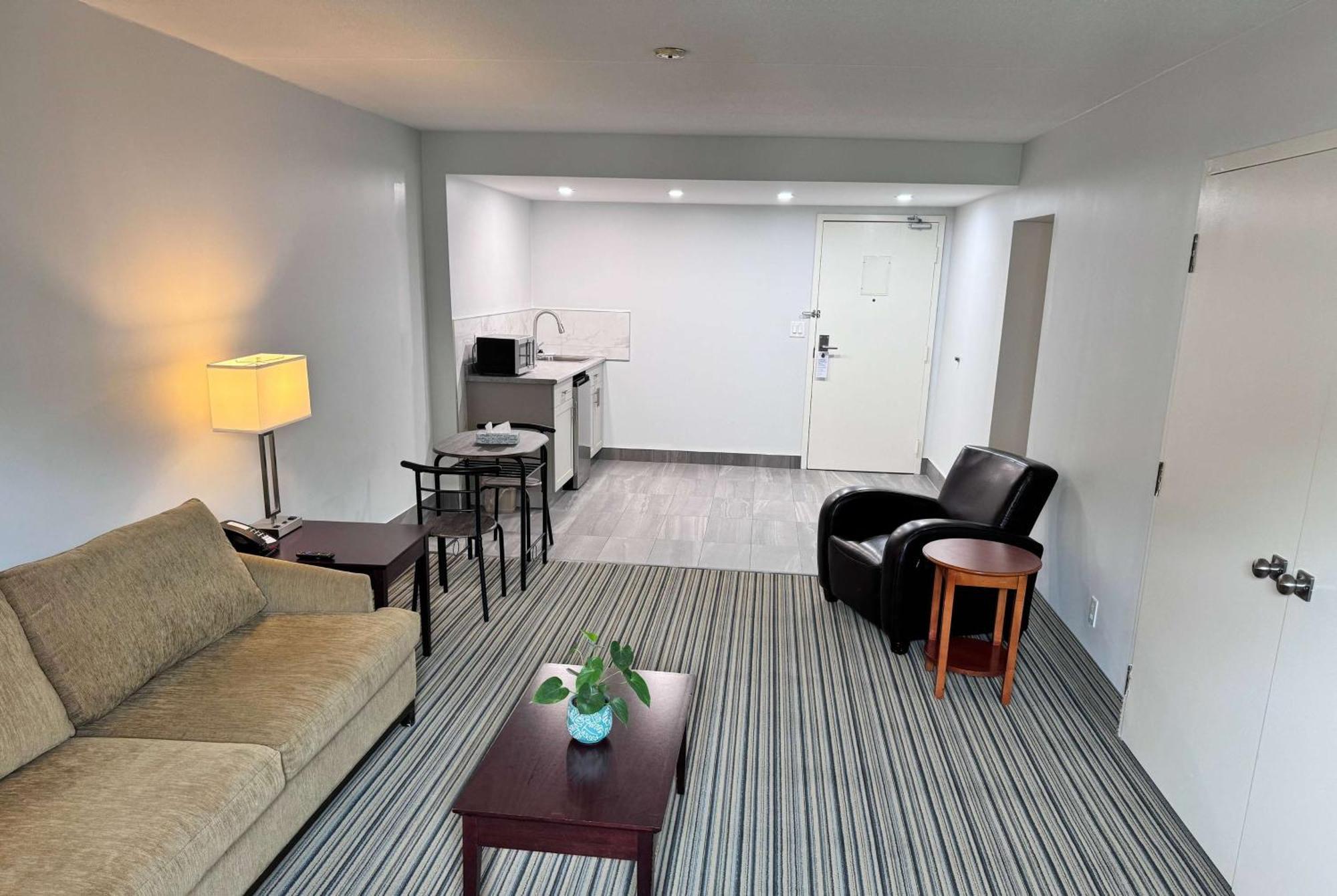 Ramada By Wyndham London Hotel Buitenkant foto