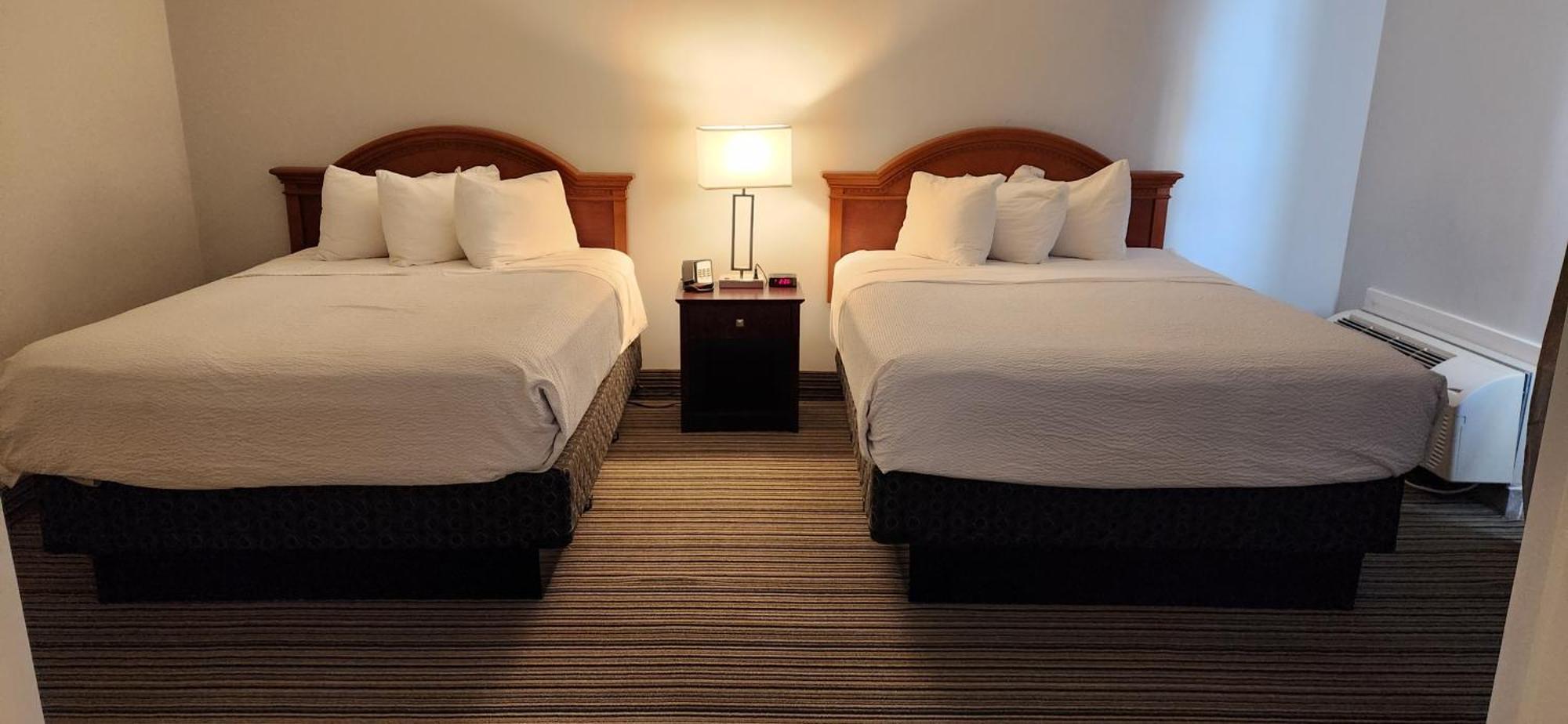 Ramada By Wyndham London Hotel Buitenkant foto