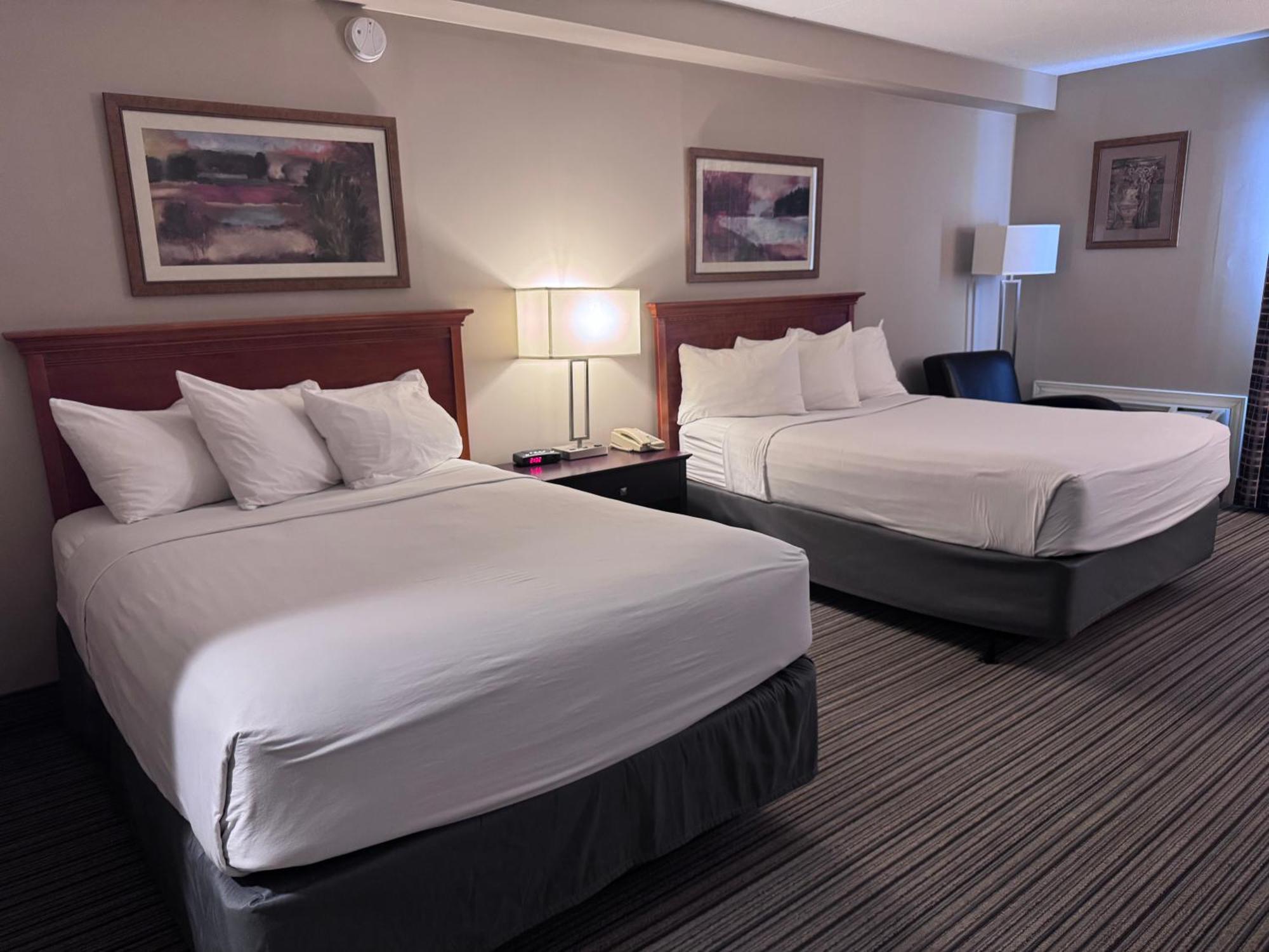 Ramada By Wyndham London Hotel Buitenkant foto