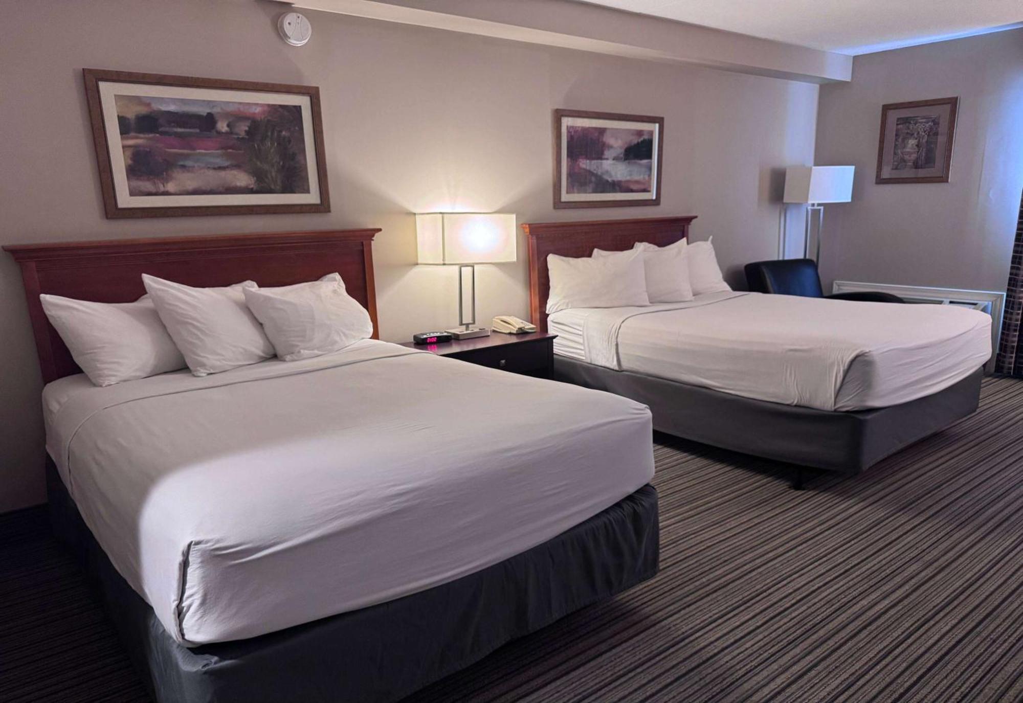 Ramada By Wyndham London Hotel Buitenkant foto