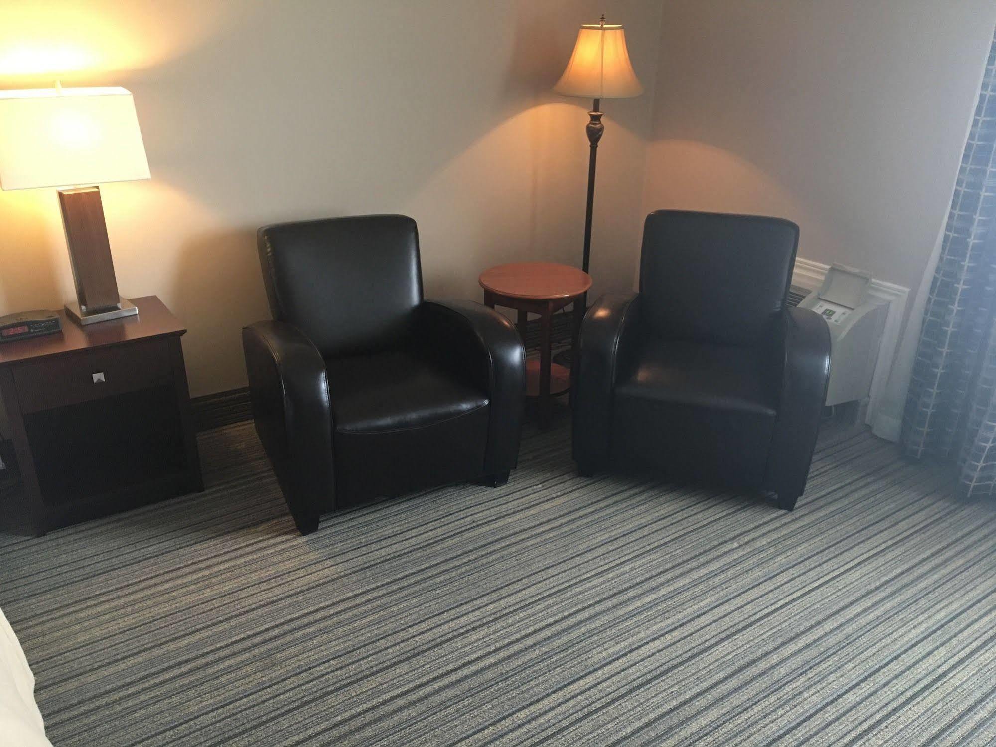 Ramada By Wyndham London Hotel Buitenkant foto